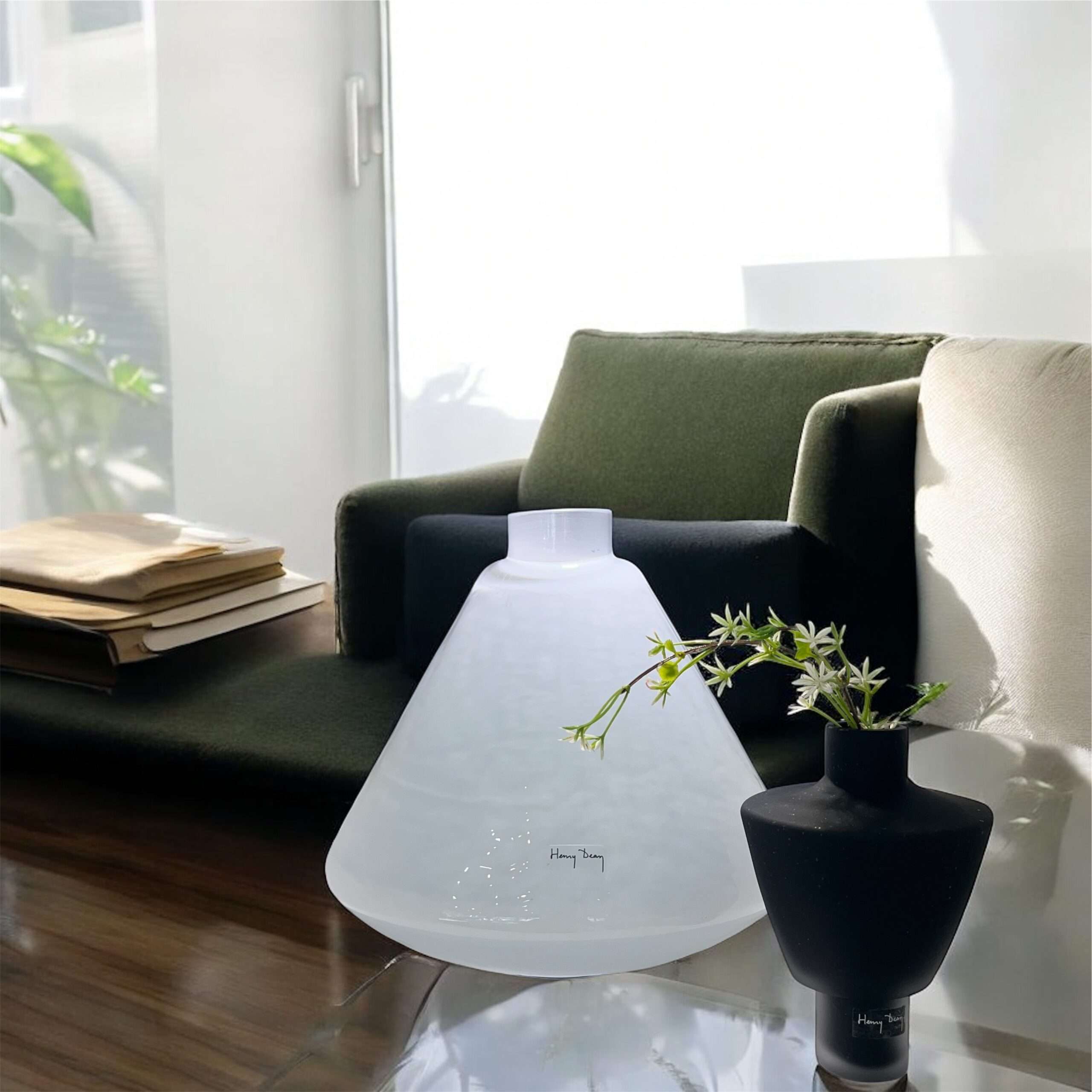 Henry Dean vase - Dancing Lady, White