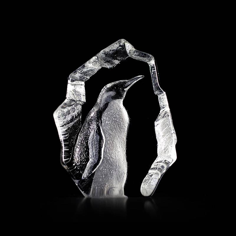 Maleras penguin crystal sculpture handmade. Designed by Mats Jonasson