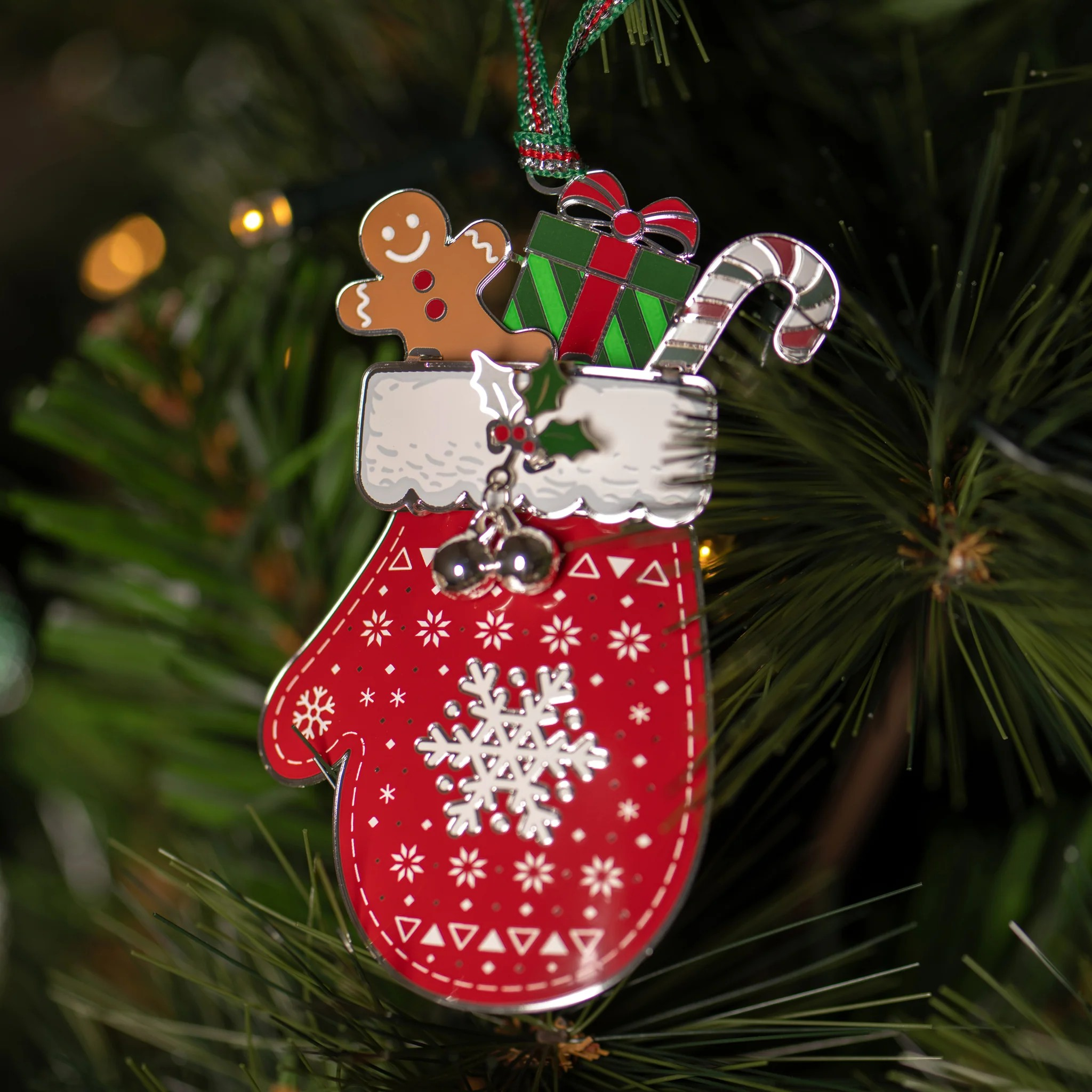 Christmas Snow Mitten Tree decoration _ NEW