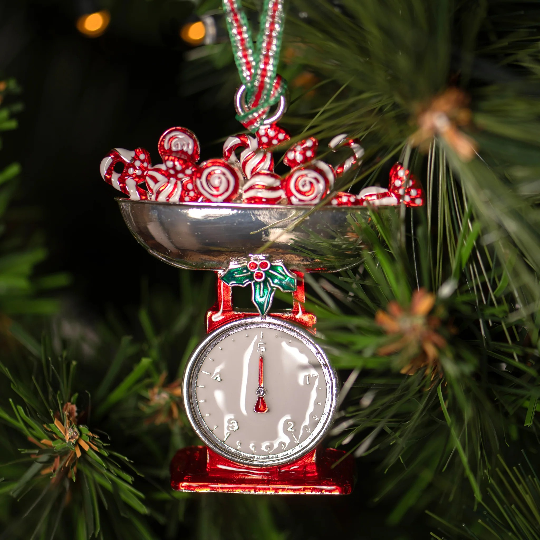 Christmas Retro Weighting Scales tree decoration - NEW