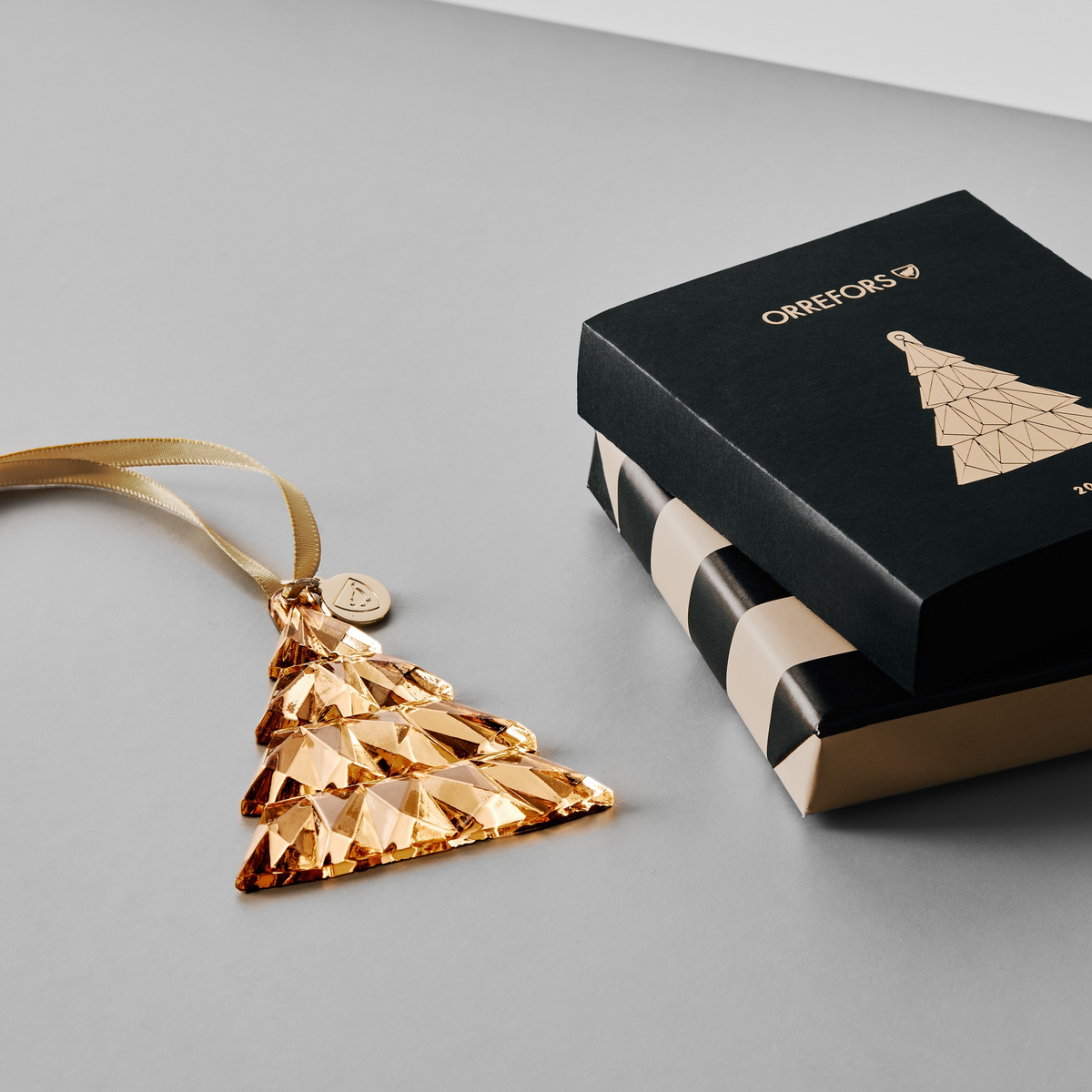 Orrefors Orrefors Annual ornament Pine Tree 2026 21k gold