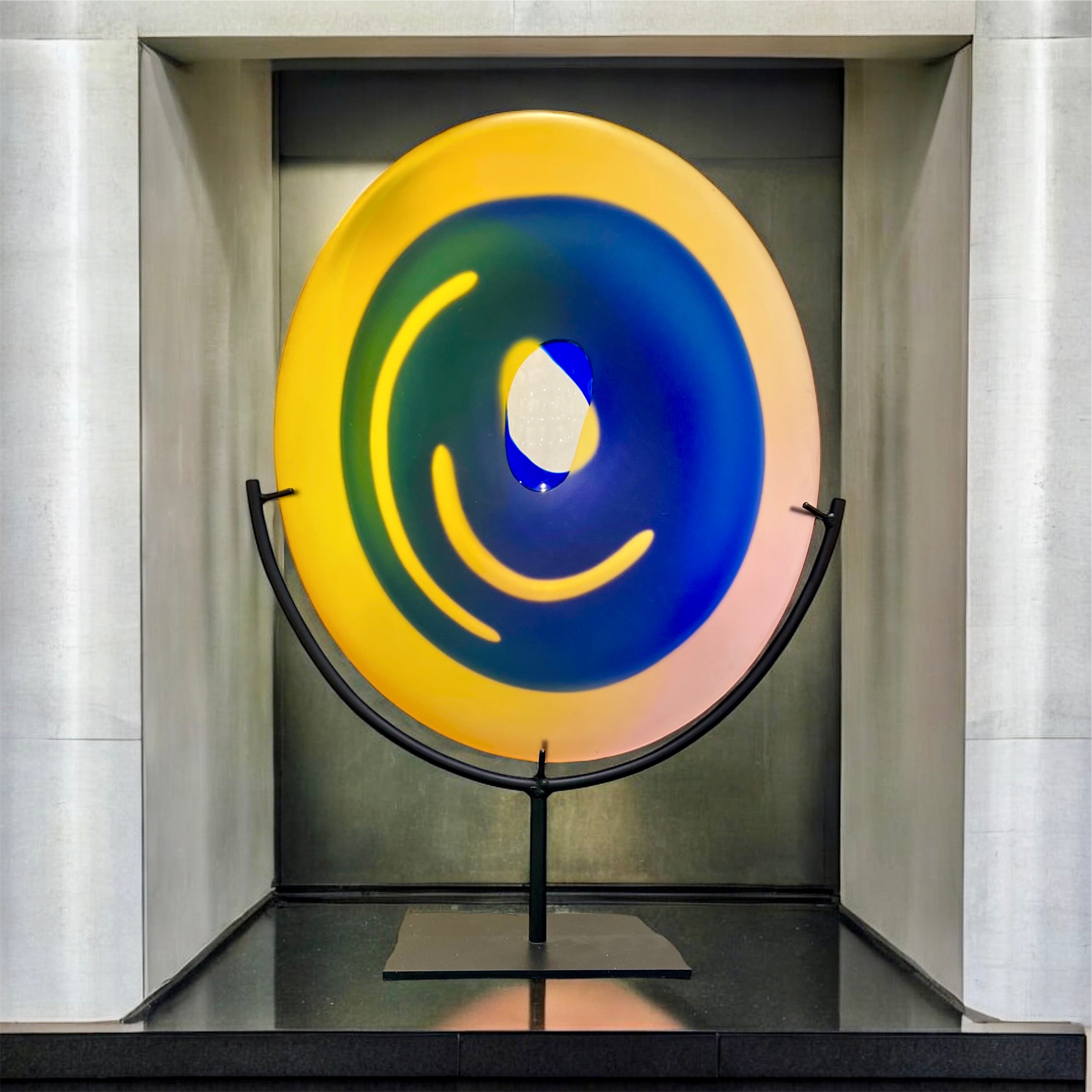 Kosta Boda Platen on stand - Unique